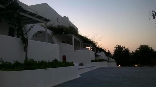 Gallery image of Sarakiniko View Studios in Mandrakia