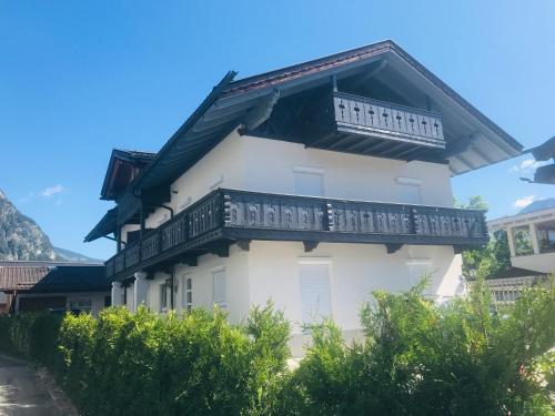 a building with a balcony on the side of it at Ferienhaus Butterfly in Garmisch-Partenkirchen