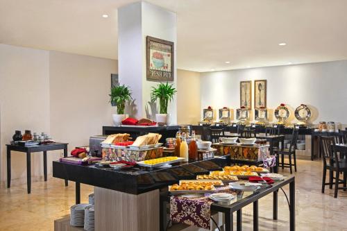 Makanan di atau berdekatan hotel