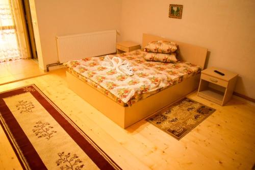 Katil atau katil-katil dalam bilik di Pensiunea La Cernat