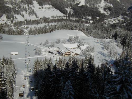 Berg-Panorama-Hof Sturmgut durante el invierno