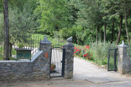 a gate to a garden with a sign on it at Case Vacanza S. Nicola in Viggianello