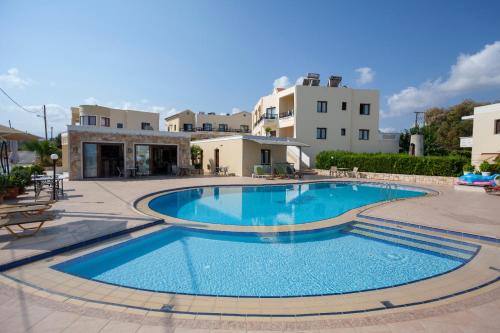 Swimming pool sa o malapit sa Sandy Suites