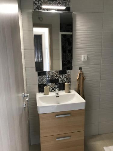 Koupelna v ubytování Apartmani Anloma Lorainne