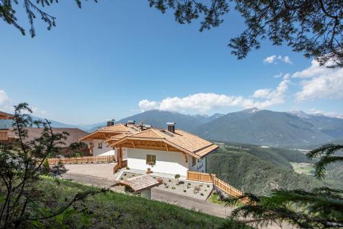 a house on a hill with mountains in the background at Forchnerhof Panorama - App 3 Täler Blick in Rodengo