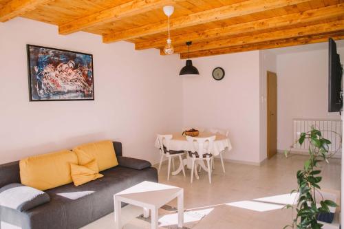 Χώρος καθιστικού στο Apartment Finderli