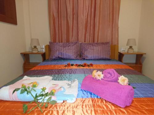 A bed or beds in a room at father's house in kissamos