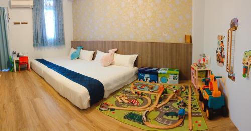a bedroom with a bed with a toy track on the floor at Mi Casa B&B in Taitung City