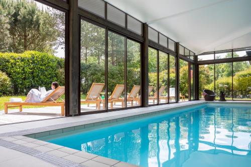 Swimmingpoolen hos eller tæt på Golf du Médoc Resort Bordeaux - MGallery