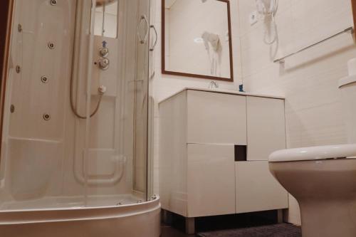 Ένα μπάνιο στο Oportocean Suites