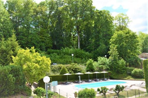 Bazén v ubytování Hôtel et Studios d'Orfeuil nebo v jeho okolí
