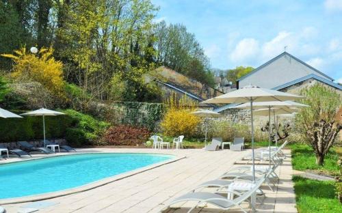 Afbeelding uit fotogalerij van Hôtel et Studios d'Orfeuil in Bourbonne-les-Bains