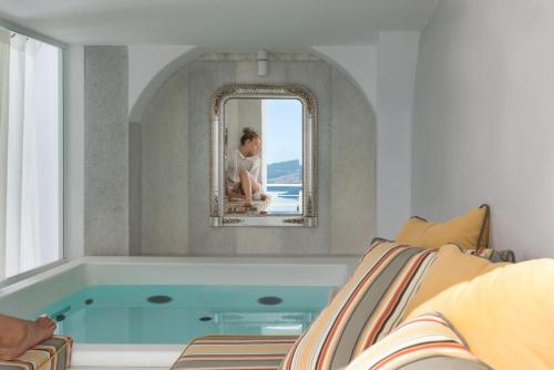 Fotografie z fotogalerie ubytování Nefeles Luxury Suites ve Fiře