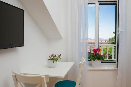 Split Center Suites