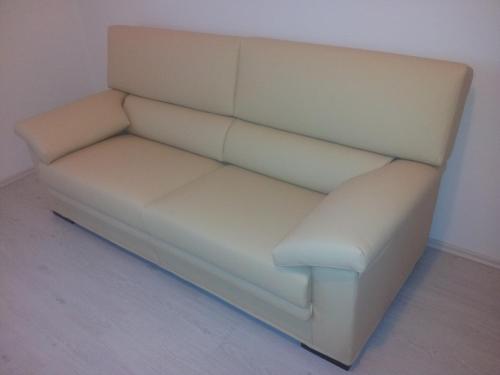 a white couch sitting in a room at Tellus Saturnia in Saturnia