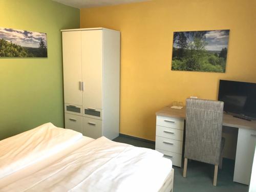 Tempat tidur dalam kamar di City-Hotel Kaiserhof