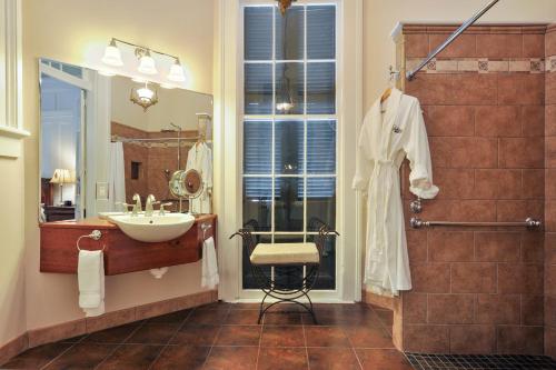 Ein Badezimmer in der Unterkunft Ashton's Bed and Breakfast