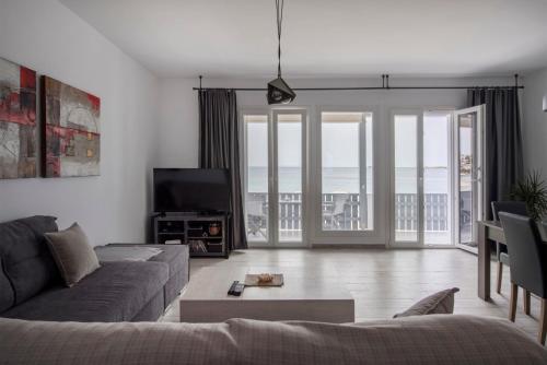 Χώρος καθιστικού στο Parikias Seaside House