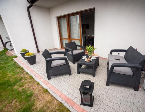 Posezení v ubytování Apartamenty Bałtyckie - Sloneczna Oaza - Parking, Taras, Ogród, WIFI