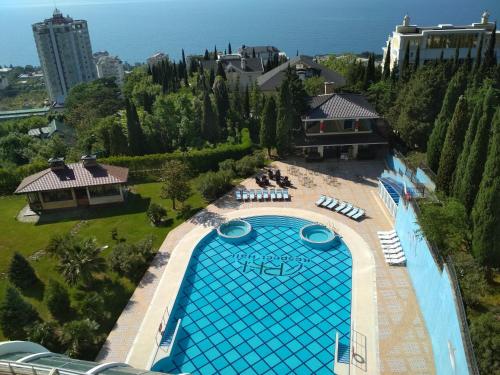 an overhead view of a swimming pool at a resort at Ялта Respect Hall in Yalta