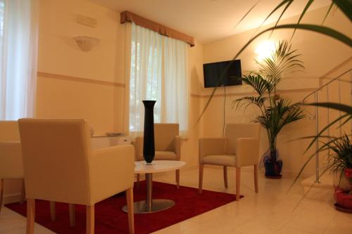 a living room with a table and chairs at Hotel Ristorante Mariano in Stigliano