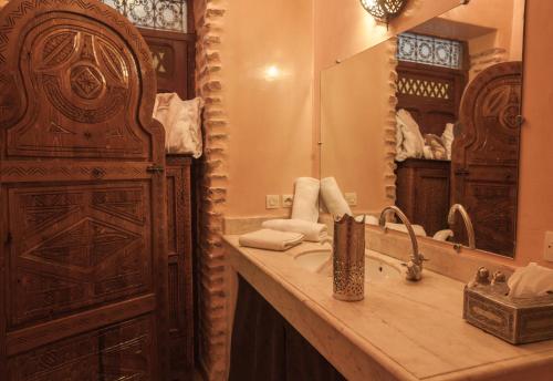 Ένα μπάνιο στο Riad Louaya