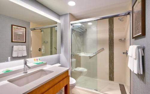 Koupelna v ubytování Hyatt Place Anchorage-Midtown