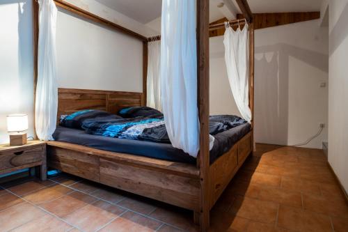 Postel nebo postele na pokoji v ubytování Ferienhaus im Grünen