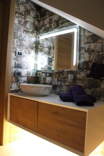 a bathroom with a sink and a mirror at Villa Martina in Desenzano del Garda