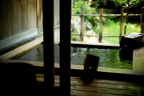 a window with a view of a pool of water at Matsusaki in Nomi