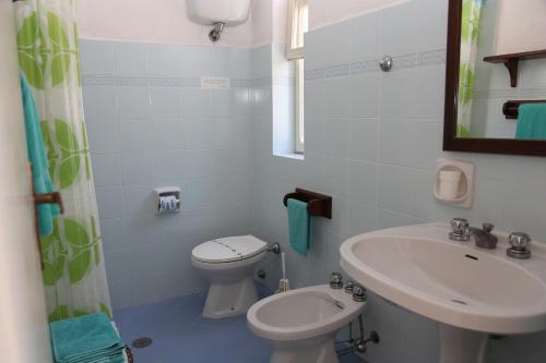 a bathroom with a toilet and a sink at Residenza Gherly in Capo Vaticano