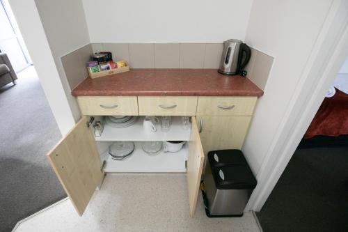 an overhead view of a small kitchen with a counter at Bella Vista Motel Lake Wanaka in Wanaka