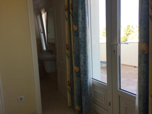 Vonios kambarys apgyvendinimo įstaigoje villa (3 bed and 2 bath) in the Oliva Nova Golf&Beach resort