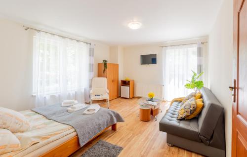 a bedroom with a bed and a couch at Apartament i Pokoje Gościnne u Lusi in Wisła