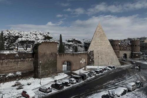 LUMINOSA VISTA PIRAMIDE