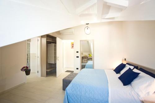 a bedroom with a blue and white bed and a couch at Borgo12 in Pimonte