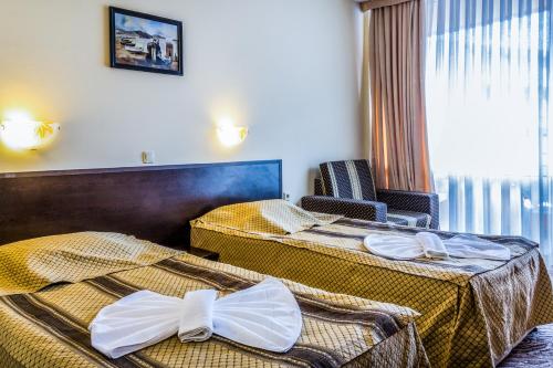 A bed or beds in a room at Amaris Hotel - All inclusive - Free parking