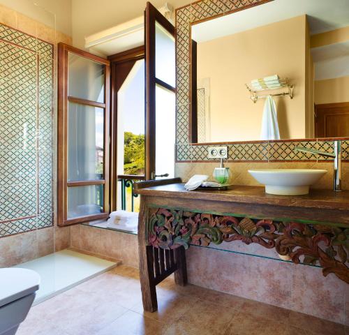 a bathroom with a sink and a mirror at La Casona del Viajante - Adults Only in Villabajo