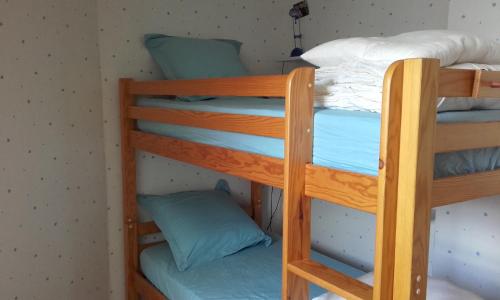 a bunk bed room with two bunk beds at NEPTUNE in Lion-sur-Mer
