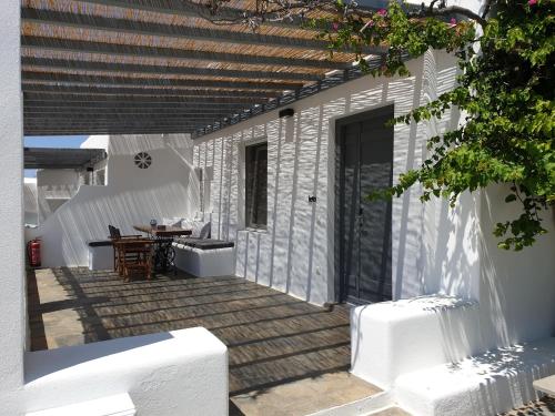 an outdoor patio with a table and chairs at Bellou Suites in Mýkonos City