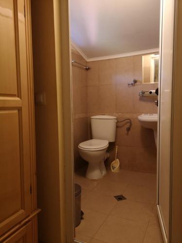 Bilik mandi di Hotel Bavaria