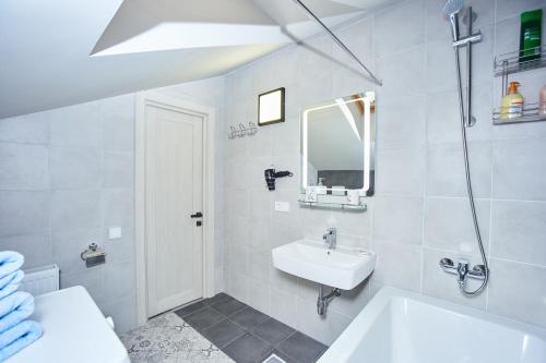 Ένα μπάνιο στο Luxury apartment in the heart