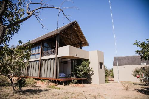 a house in the middle of the desert at Kuwisa Lodge in Bela-Bela