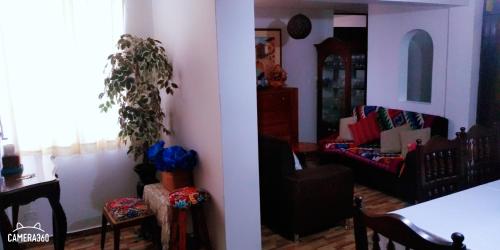 a living room with a couch and a table at La Casa del Che Fernando in Lima
