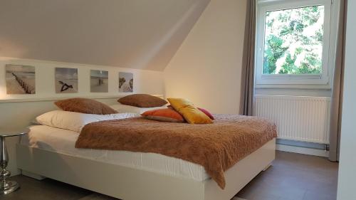 En eller flere senge i et værelse på Ferienhaus Meeresrauschen