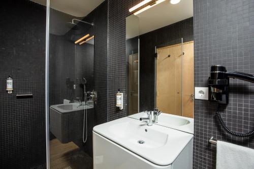 Ванная комната в Feel Porto Codeçal Apartments