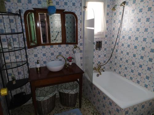 Ein Badezimmer in der Unterkunft Casa Rural Villa de Ambel