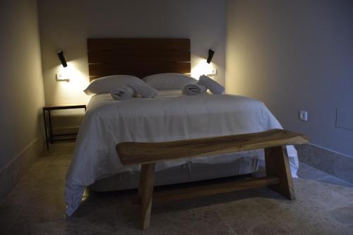 Postel nebo postele na pokoji v ubytování Chacón Apartments & Suites