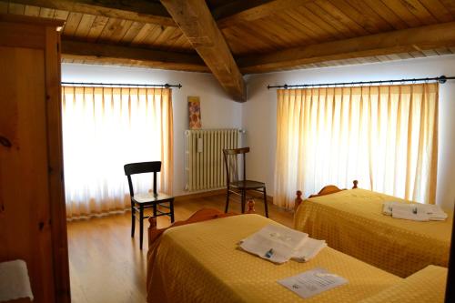 a hotel room with two beds and a window at Villa San Giacomo in Scerni