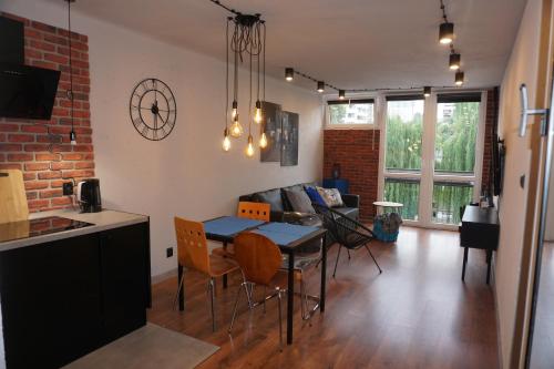 Posedenie v ubytovaní Apartament metro rondo Onz